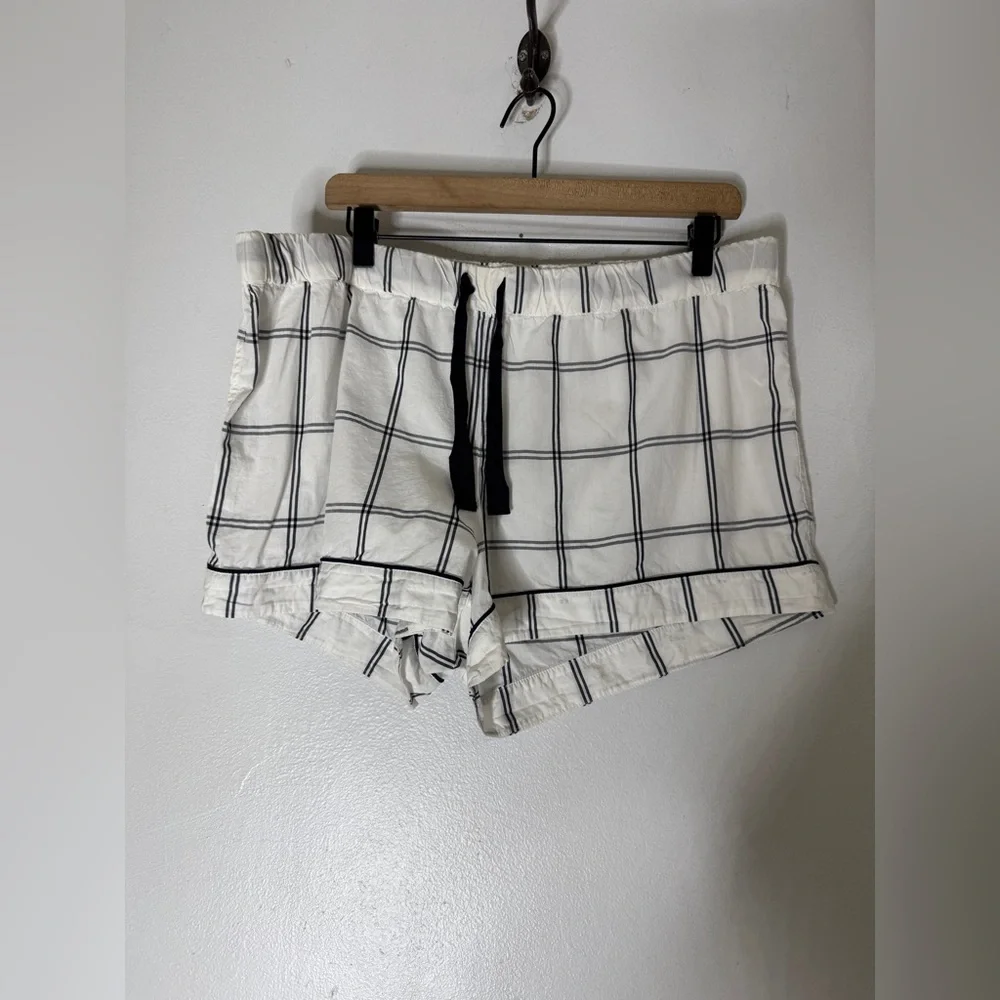 Women's White & Black Windowpane Short Sleeve Pajama Set